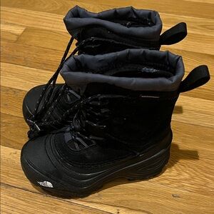 The North Face Black Youth Alpenglow V Waterproof Boots